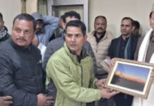 Big News : सीमांत पिथौरागढ़ जिले के मुनस्यारी पहुंचे मुख्यमंत्री धामी … जनता और जवानों से किया आत्मीय संवाद … सीएम ने विकास योजनाओं की समीक्षा भी की .. कहा – ‘जनसेवा और सीमाओं की सुरक्षा — यही उत्तराखंड की पहचान है’