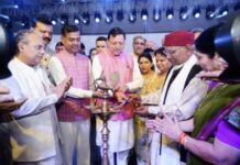 मुख्यमंत्री ने हरिद्वार में आयोजित “देवभूमि रजत उत्सव 2025’’ में किया प्रतिभाग… कुंभ 2027 के निर्माण कार्यों में लाये गुणवत्ता, अन्यथा लापरवाही पर होगी कार्यवाही … मुख्यमंत्री ने कहा – राज्य आंदोलनकारियों और मातृशक्ति के प्रति भावांजलि अर्पित करने का अवसर है रजत जयंती उत्सव