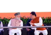 प्रेरणादायक : प्रधानमंत्री मोदी ने कचरा इधर-उधर नहीं, स्वच्छता का दिया बड़ा संदेश