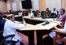 थैंक्यू सीएम … चौखुटिया में स्वास्थ्य सेवाओं को सुदृढ़ करने हेतु आंदोलन कर रहे प्रतिनिधिमंडल ने तत्काल प्रभाव से अस्पताल के उन्नयन हेतु शासनादेश जारी करने के लिए मुख्यमंत्री का आभार व्यक्त किया … सीएम धामी चौखुटिया के संबंध में जल्द ही स्वास्थ्य विभाग की समीक्षा करेंगे .. मुख्यमंत्री चौखुटिया सामुदायिक स्वास्थ्य केंद्र का निरीक्षण करेंगे और व्यवस्थाओं का जायजा लेंगे