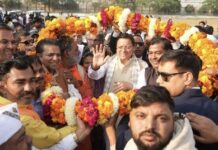 सरकार से गन्ना किसान बेहद खुश … मुख्यमंत्री धामी का हरिद्वार में किसानों ने किया भव्य स्वागत… गन्ने का भाव ऐतिहासिक रूप से बढ़ाने पर किसानों ने किया अभिनंदन … किसानों ने गुरुकुल कांगड़ी हेलिपैड पर मुख्यमंत्री का फूलों की माला व पुष्प वर्षा के साथ भव्य स्वागत किया