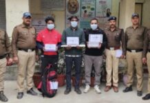 Big News : एसएसपी की सटीक रणनीति से दिल्ली का अन्तर्राज्जीय नकबजन गिरोह आया दून पुलिस की गिरफ्त में … पटेलनगर क्षेत्र में हुई नकबजनी की घटना का पुलिस ने किया खुलासा … तीन शातिर चोर गिरफ्तार … अभियुक्तों को कब्जे से घटना में चोरी की गई कार, नकदी, ज्वैलरी तथा घटना में प्रयुक्त तमंचे, खुखरी, चाकू व अन्य सामान हुआ बरामद