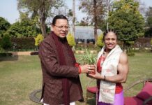 मुख्यमंत्री धामी ने बॉडी बिल्डर प्रतिभा थपलियाल को किया सम्मानित … सीएम ने कहा – मातृशक्ति के उत्कर्ष और महिला सशक्तिकरण की प्रेरक मिसाल बनीं प्रतिभा