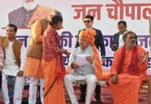 मुख्यमंत्री हो तो ऐसा … न बैरिकेड, न दूरी : सीधा संवाद, त्वरित समाधान … जनता के बीच पहुंचे जनता के सेवक … हरिद्वार में चौपाल लगा सीएम धामी ने सुनी लोगों की समस्याएं … सरकार खुद पहुँची जनता के द्वार- बदला शासन का व्यवहार … धामी का संकल्प जनता ही है सर्वोपरि