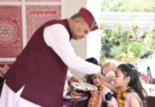 लोकपर्व फूलदेई : कुमाऊं का लोकपर्व फूलदेई धूमधाम से मनाया गया … कैबिनेट मंत्री गणेश जोशी, धन सिंह रावत, रेखा आर्या के आवास पर पहुंचे कूर्मांचल परिषद के छोटे-छोटे बच्चे