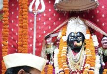 मां के दर पर सरकार : चैत्र नवरात्र के पावन अवसर पर मुख्यमंत्री धामी ने माँ कालिका मंदिर में पूजा-अर्चना की