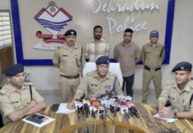“ऑपरेशन प्रहार” … एसएसपी देहरादून की सटीक रणनीति से नशे के सिंडिकेट को ध्वस्त कर रही पुलिस … हाई प्रोफाइल ड्रग्स के साथ कोबरा गैंग के 02 शातिर विदेशी पैडलरों सहित 03 नशा तस्करों को दून पुलिस ने 02 मामलों में अलग-अलग स्थानों से किया गिरफ्तार … अभियुक्तों के कब्जे से 20 लाख रू0 अनुमानित मूल्य की 20.92 ग्राम अवैध कोकिन हुई बरामद … बरामद कोकिन को दिल्ली से तस्करी कर देहरादून लाये थे अभियुक्त