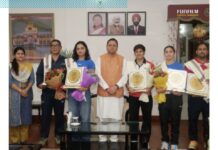 Big News : मुख्यमंत्री धामी से मिलीं अंतरराष्ट्रीय स्तर पर पदक जीतने वाली उत्तराखंड की महिला मुक्केबाज, मुख्यमंत्री ने किया सम्मानित … पिथौरागढ़ की महिला मुक्केबाजों ने अंतरराष्ट्रीय मंच पर बढ़ाया उत्तराखंड का मान, मुख्यमंत्री ने दी शुभकामनाएं